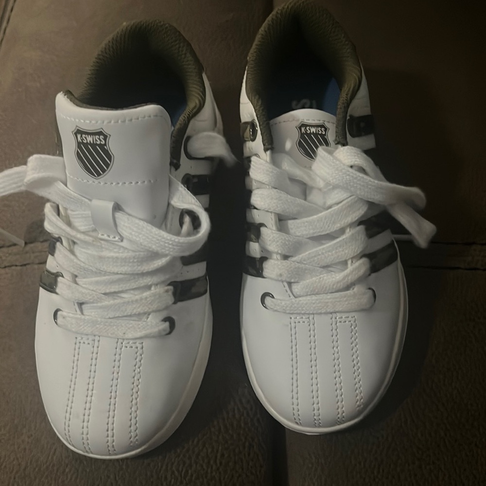 Used k-Swiss boys shoes